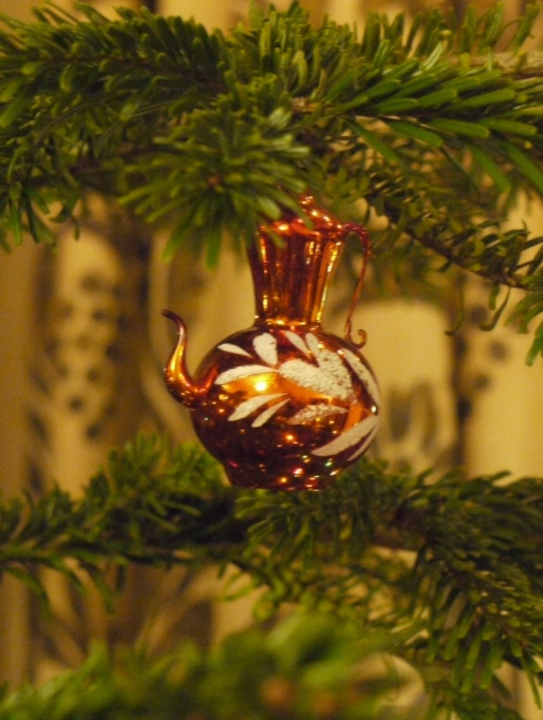     My Copper kettle - A Czechoslovakian glass bauble from the later 1950s  