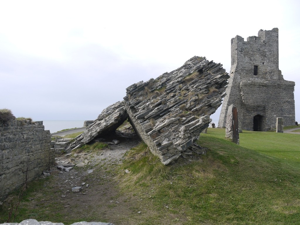 Huge chunks of the inner wall displaced by demolition in 1649