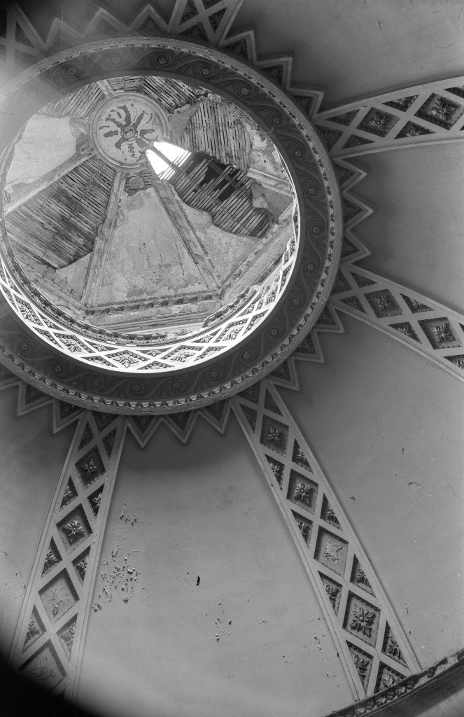 A view through the roof of the octagon library. Edwin Smith / RIBA Collections